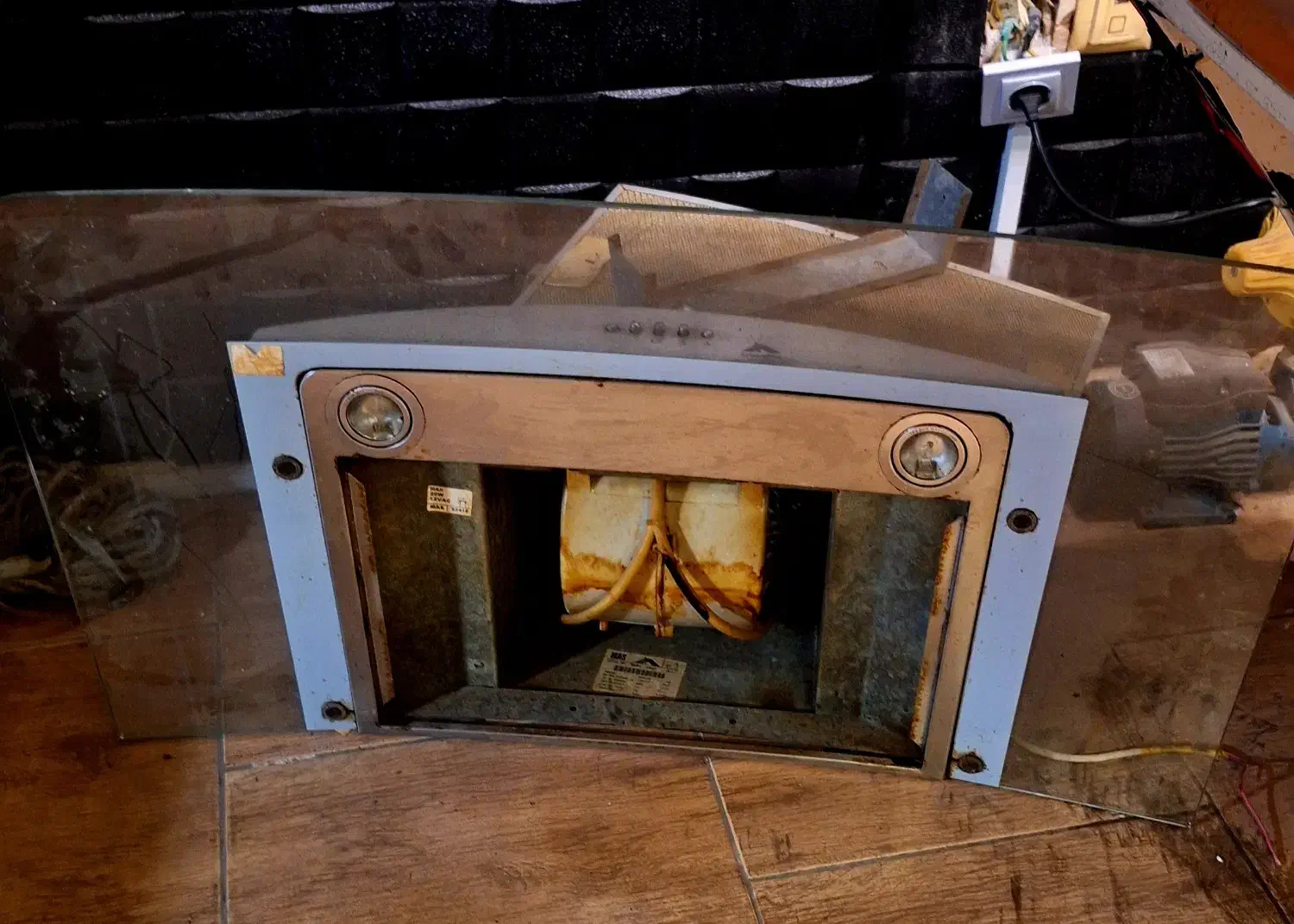 هود کاملا سالم|هود|رشت, گلزاران|دیوار