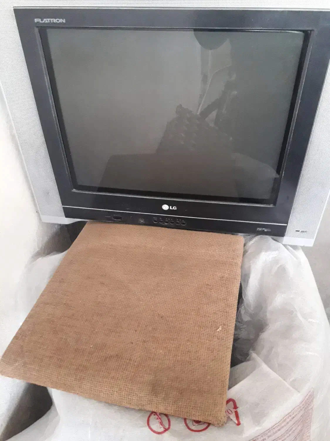 تلویزیون قدیمی آل جی|تلویزیون و پروژکتور|ارومیه, |دیوار