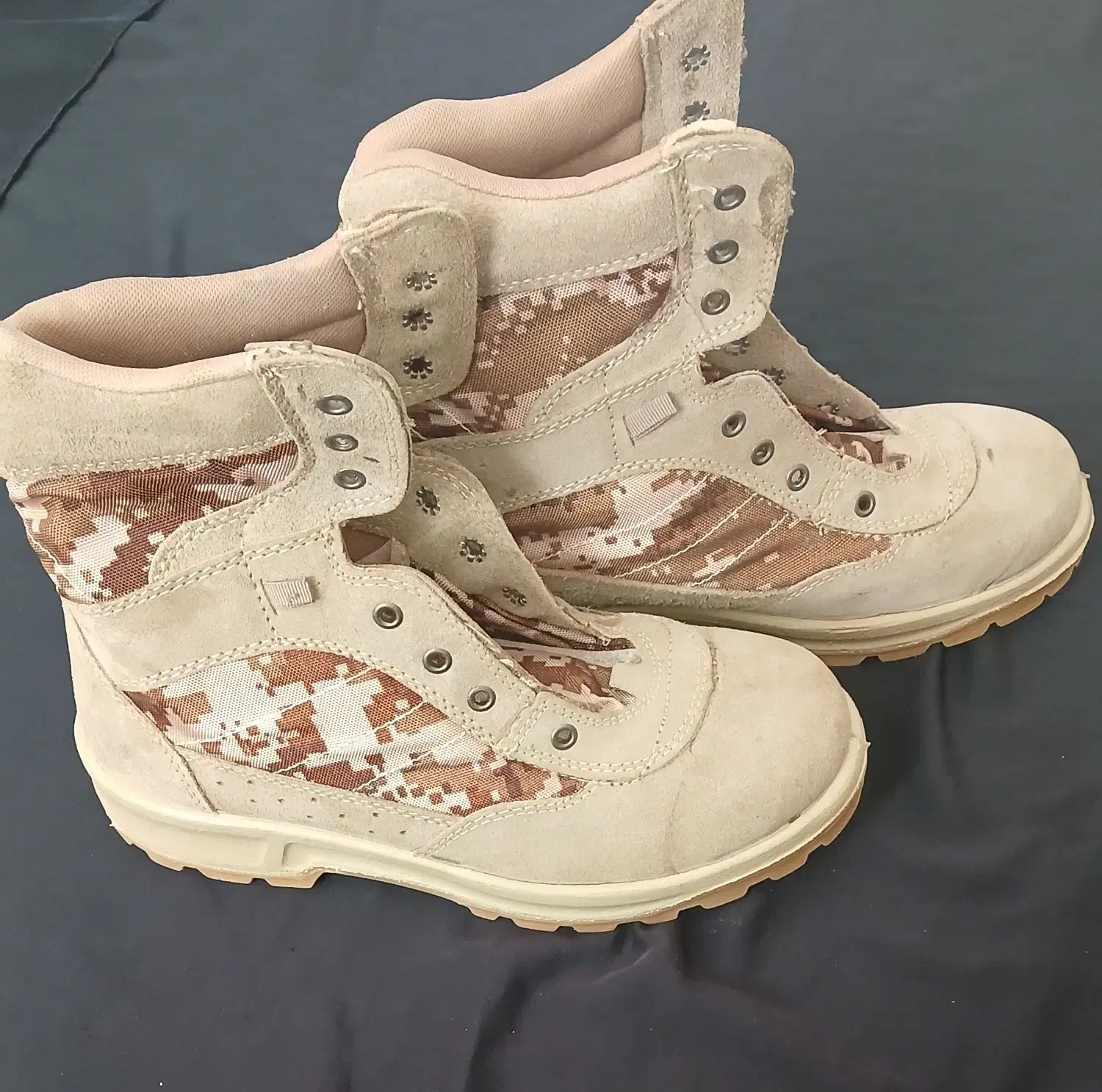 پوتین نظامی|کیف، کفش، کمربند|سنقر, |دیوار