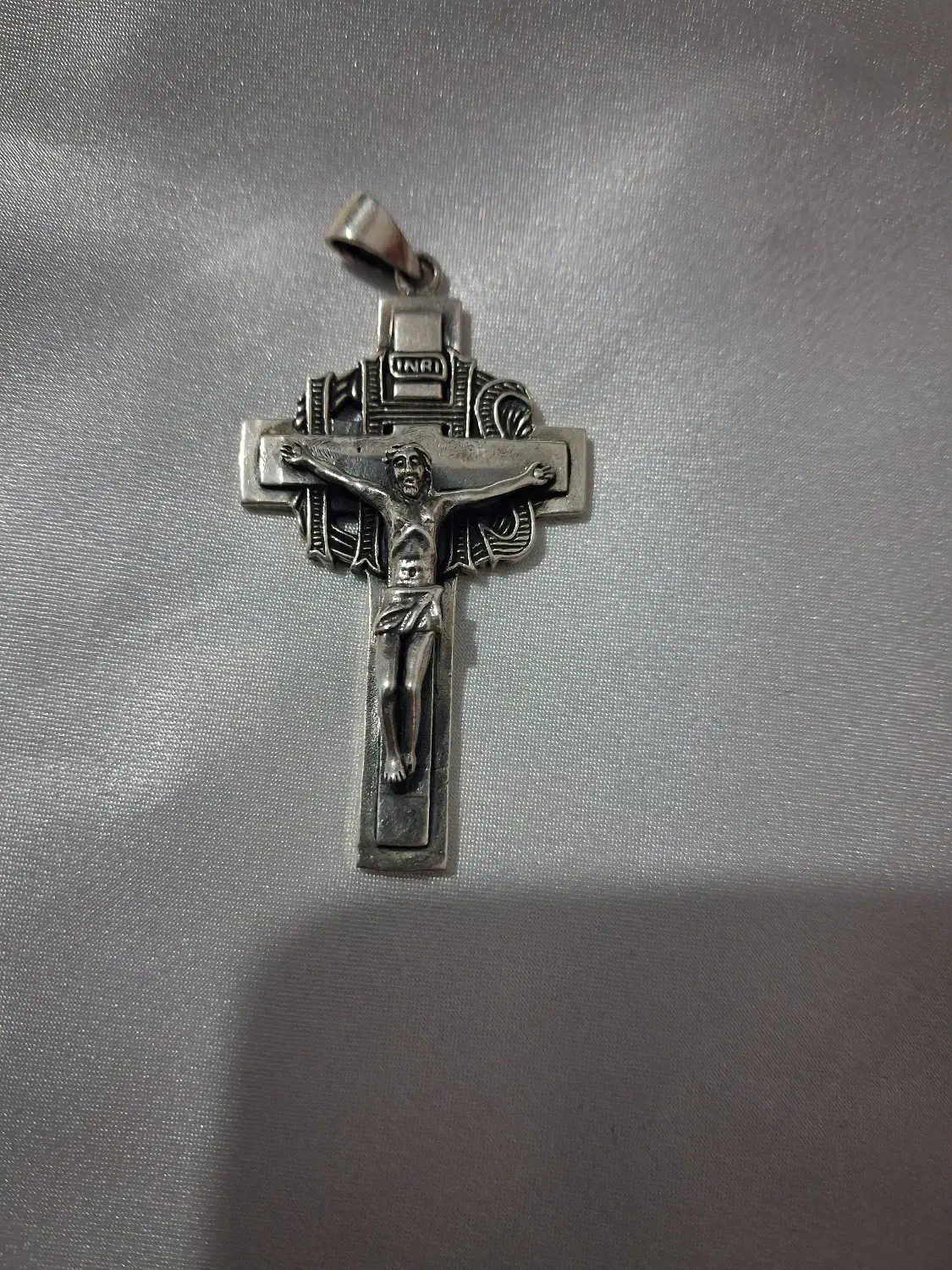 زنجیر و آویز نقره|جواهرات|شیراز, پانصد دستگاه ارتش|دیوار