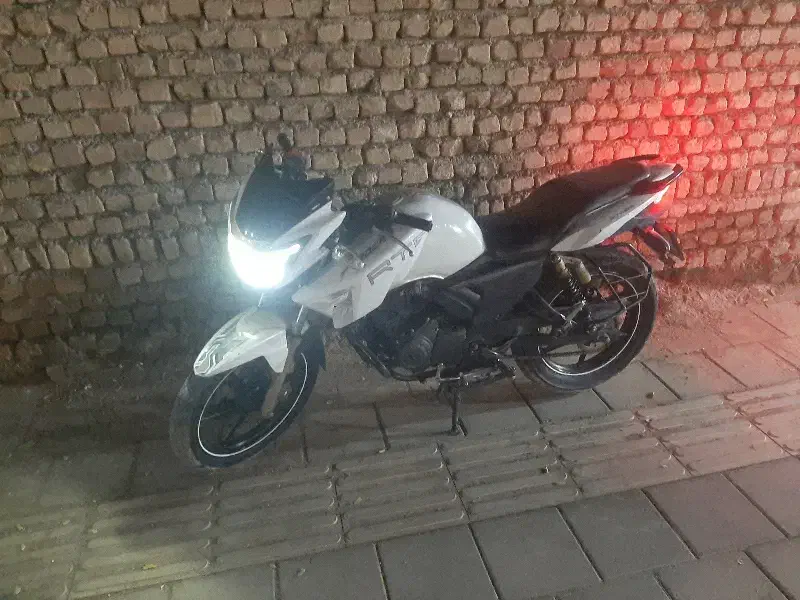 موتور آپاچی ۱۸۰۰ بسیار سالم|موتورسیکلت|زرندیه, |دیوار