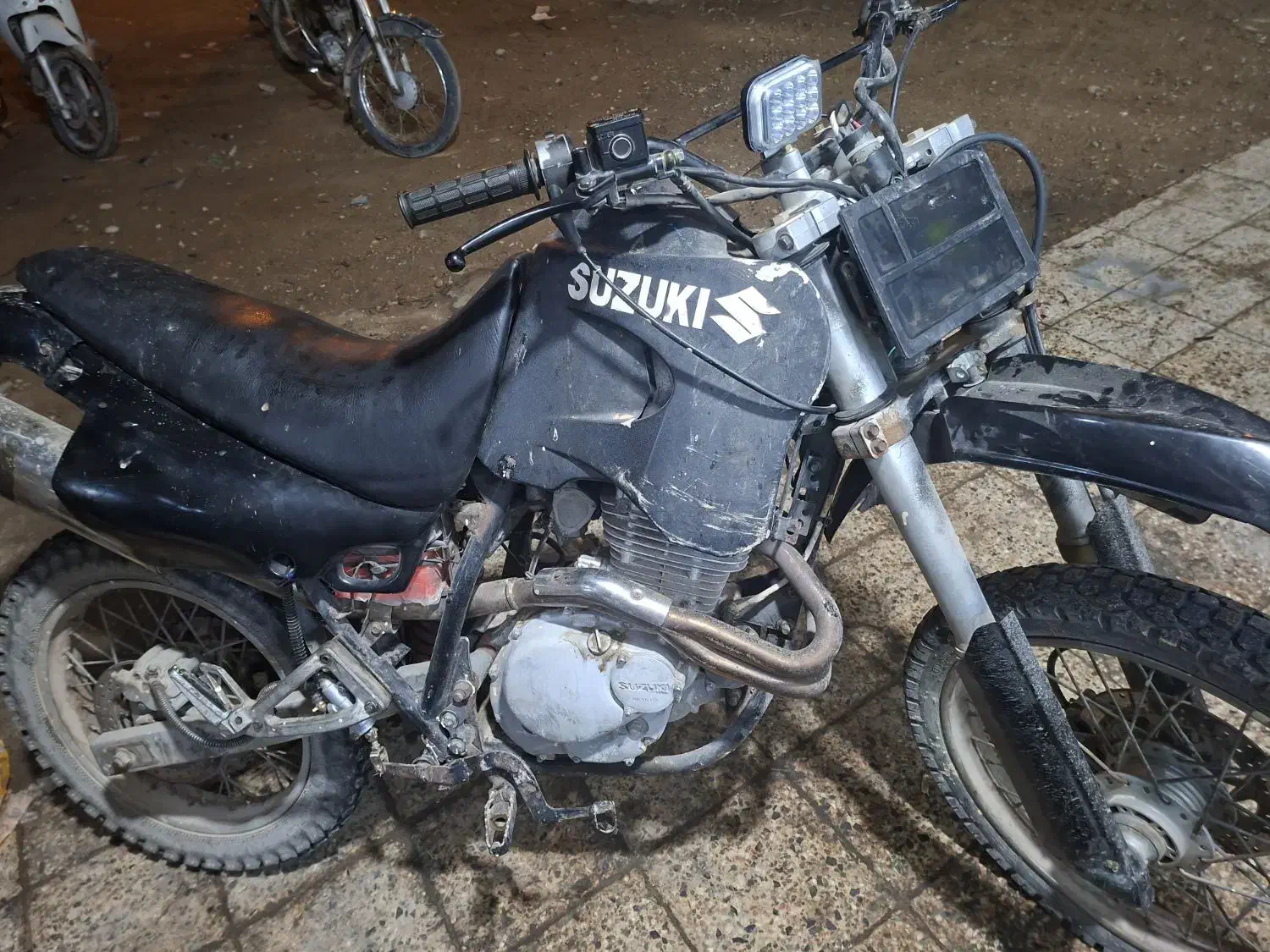 سوزوکی ۲۵۰ چهارسوپاپ|موتورسیکلت|اهواز, غیزانیه|دیوار