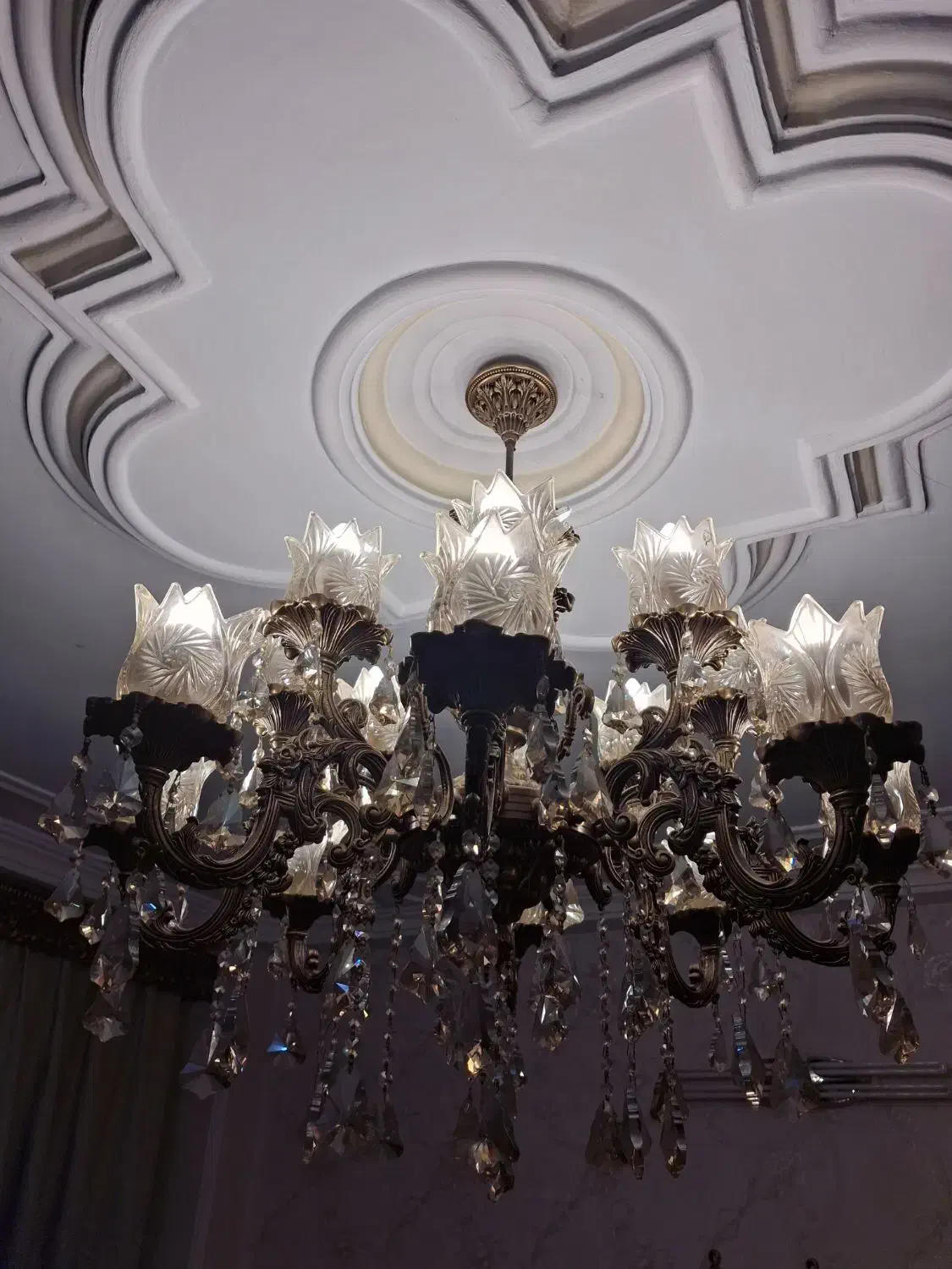 لوستر کریستال در حد نو با پایین ترین قیمت|لوستر و چراغ آویز|ری, حمزه‌آباد|دیوار