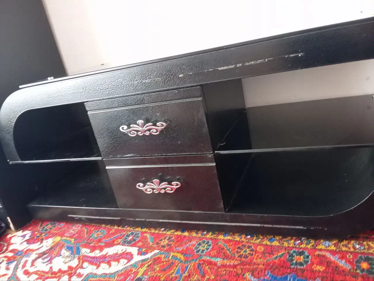 تلویزیون ومیز تلویزیون|تلویزیون و پروژکتور|بستان آباد, |دیوار