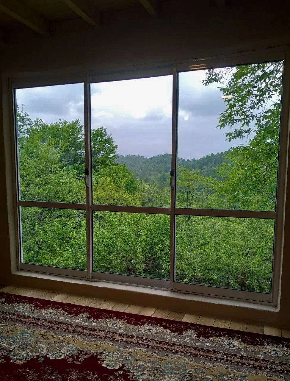 کلبه چوبی توسکا|اجارهٔ کوتاه‌مدت ویلا و باغ|شیرگاه, |دیوار