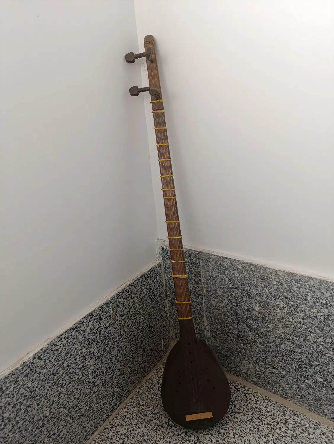 سه تار|سازهای سنتی|همدان, |دیوار