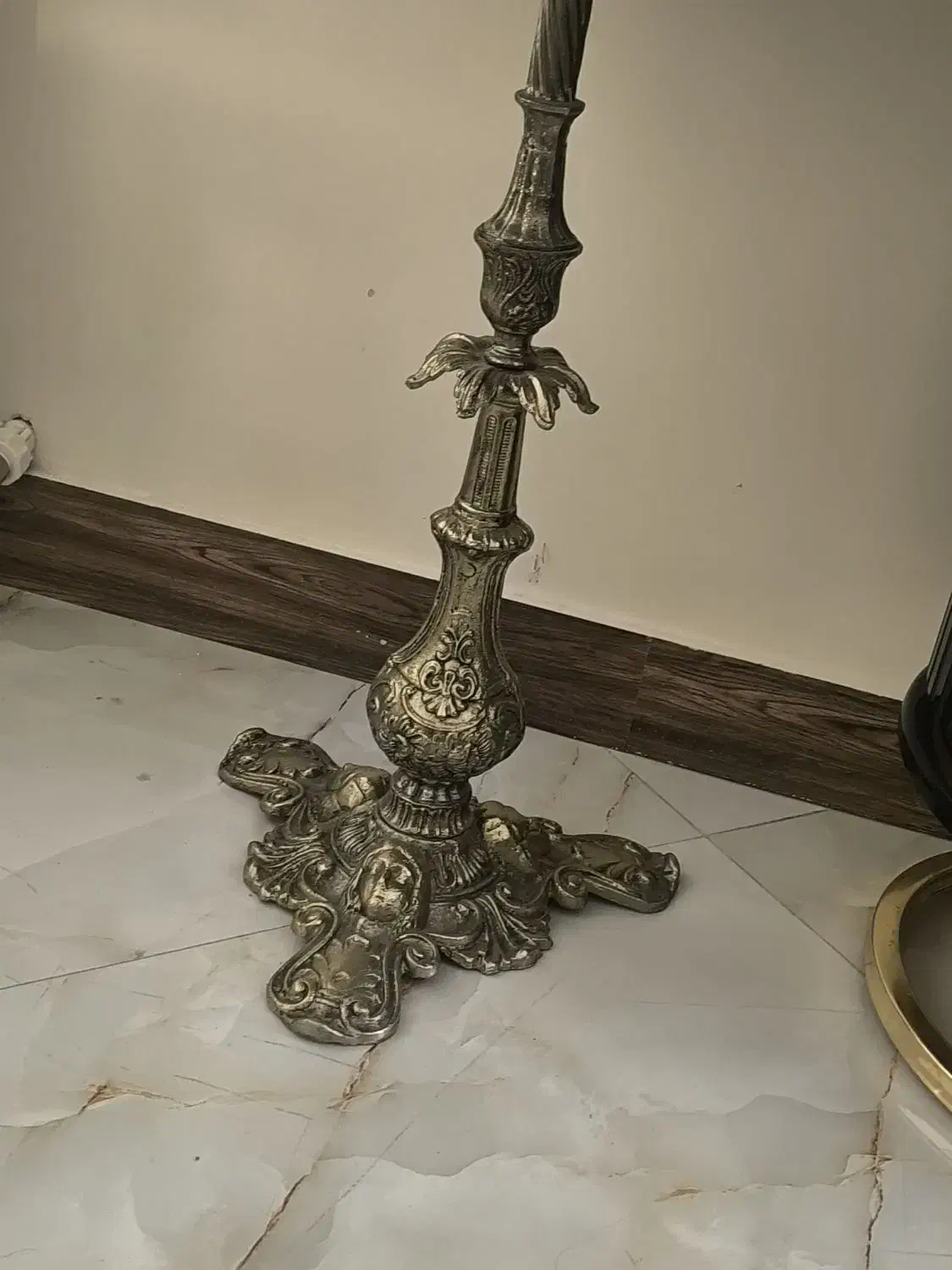 میز برنجی|میز و صندلی غذاخوری|تهران, مینای شمالی (مخبر)|دیوار