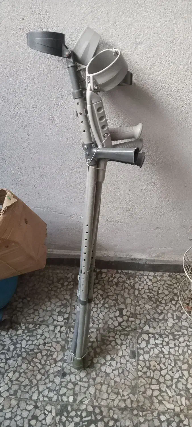 عصا ارنجی تقریبن نو و واکر از جنس خوب|آرایشی، بهداشتی، درمانی|لنگرود, |دیوار