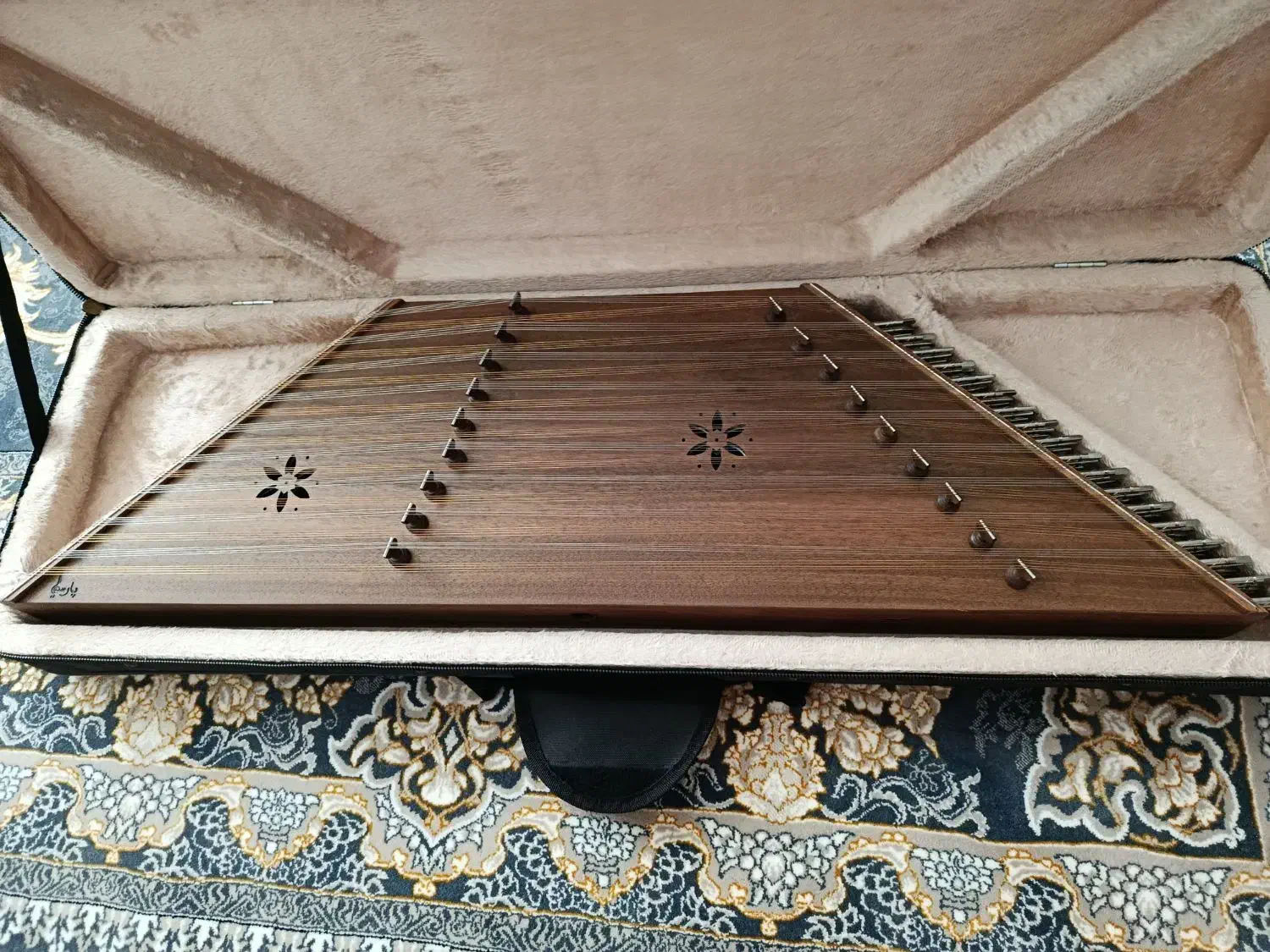 سنتور نو|سازهای سنتی|ساوه, |دیوار