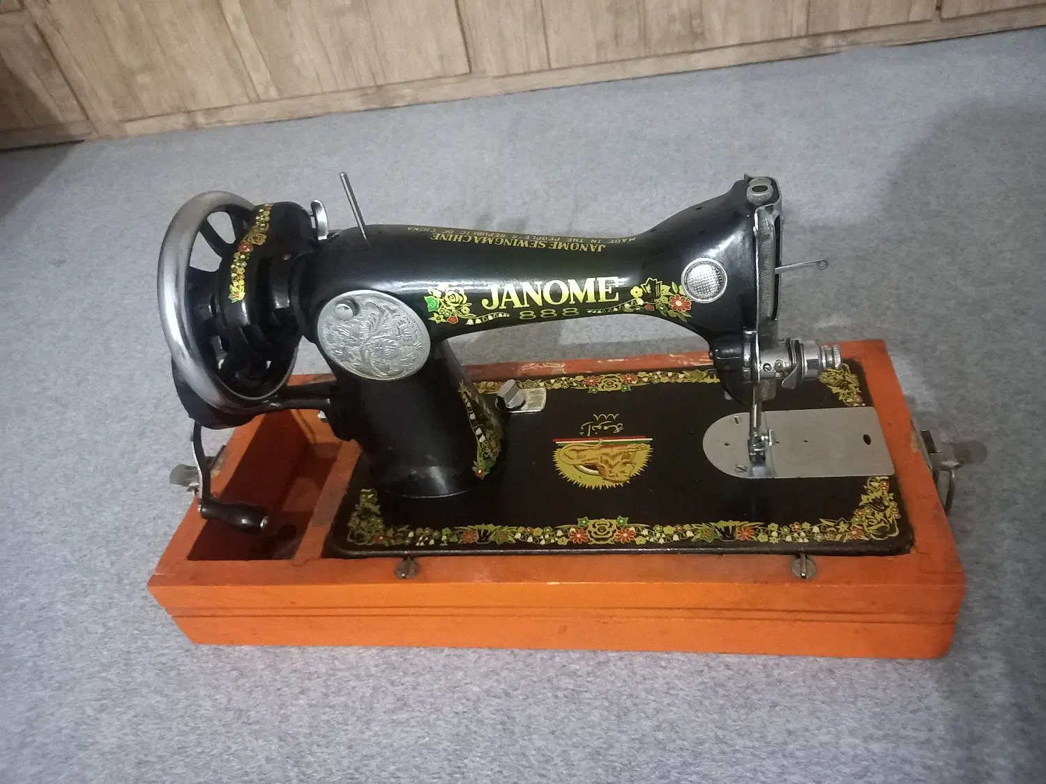 چرخ خیاطی سالم و تمیز|چرخ خیاطی و ریسندگی|لوشان, |دیوار