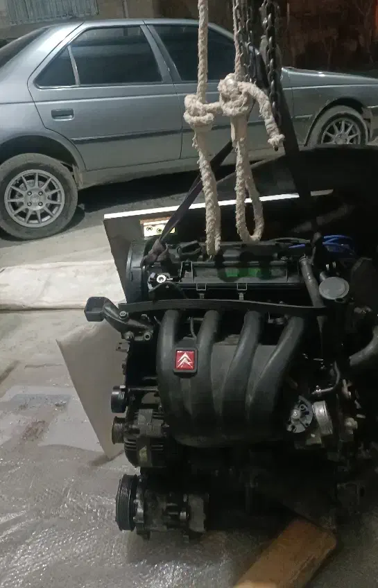 موتور زانتیا و یه سری وسایل زانتیا و پژو 2000|قطعات یدکی و لوازم جانبی|سنندج, |دیوار