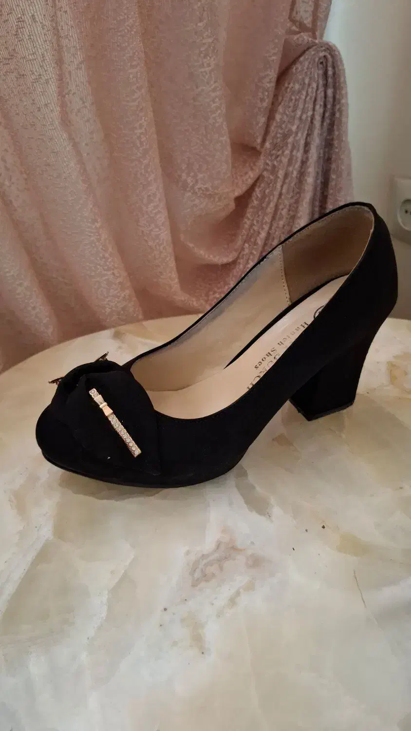 کفش مجلسی|کیف، کفش، کمربند|ری, دیلمان|دیوار