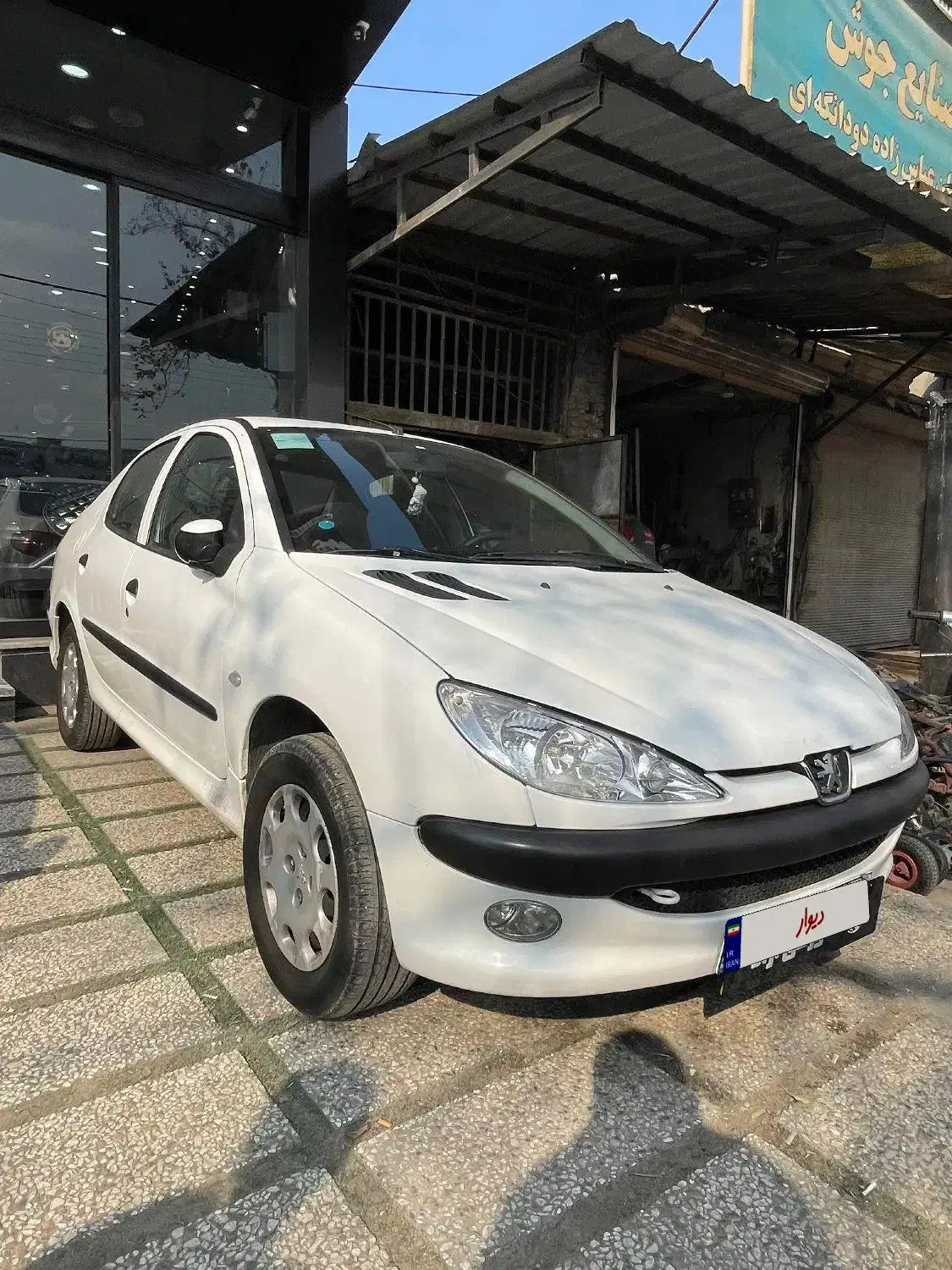 پژو ۲۰۶ صندوقدار v8 مدل۱۳۹۶|خودرو سواری و وانت|ساری, |دیوار