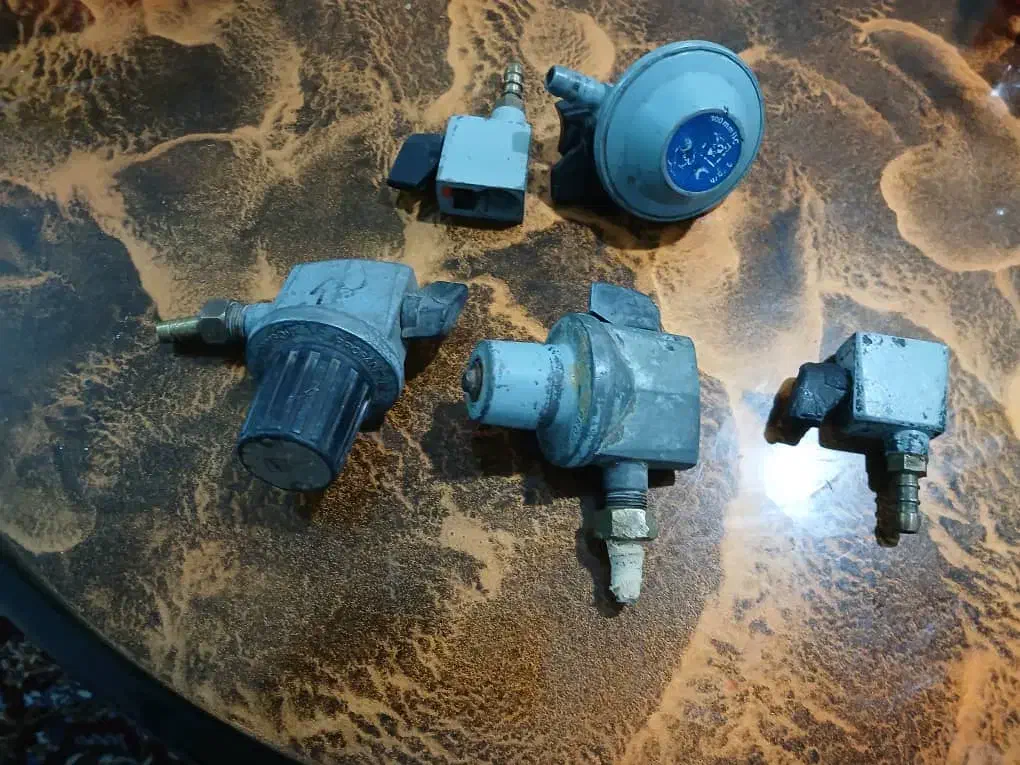 اون تستر برینا دیجیتال  وتعدادی رگلاتور ایران گاز|اجاق گاز و لوازم برقی پخت‌وپز|کازرون, |دیوار