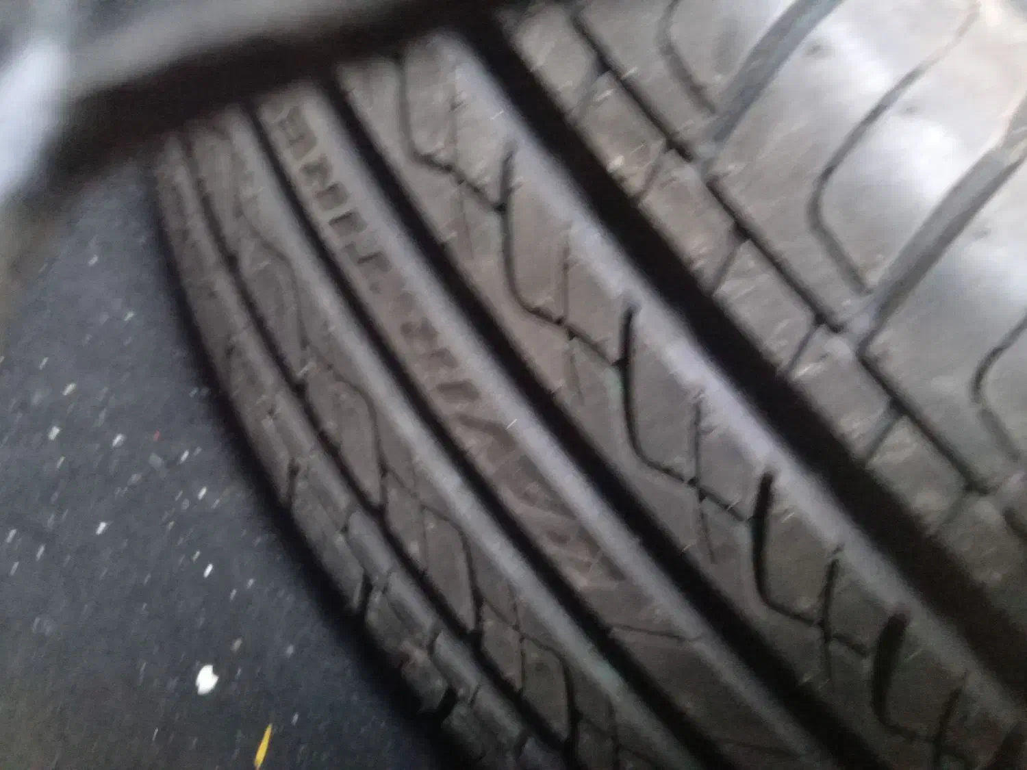 لاستیک با رینگ بسیار سالم|قطعات یدکی و لوازم جانبی|نسیم‌شهر, |دیوار