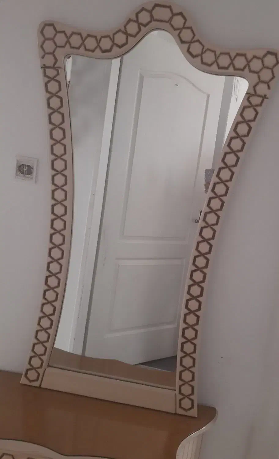 آیینه|آینه|نهاوند, |دیوار