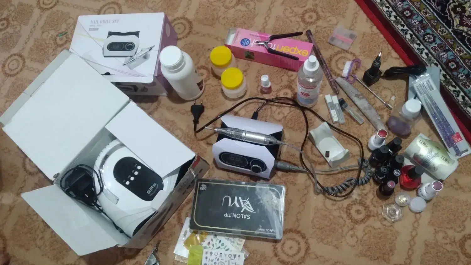 لوازم کاشت ناخن|آرایشگاه و سالن‌های زیبایی|ارومیه, |دیوار