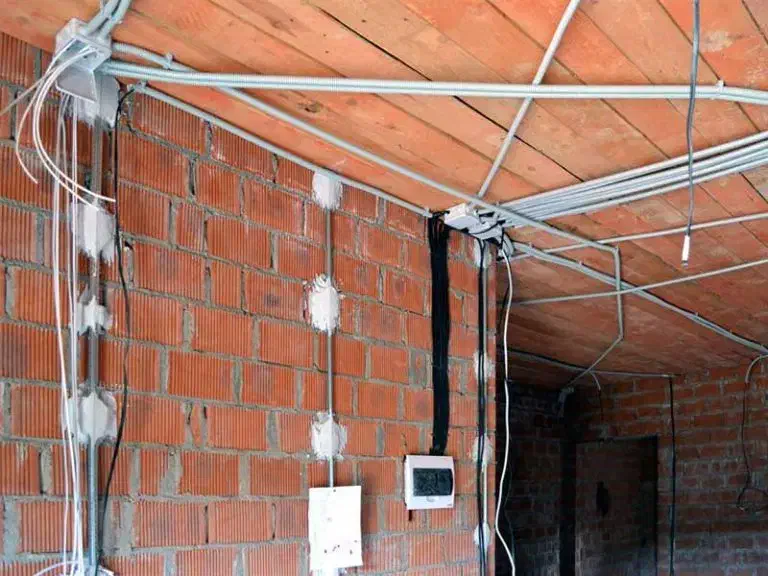 برقکار برقکاری برق کار سیمکش سیمکشی سیم کش سیم کشی|خدمات پیشه و مهارت|ارومیه, |دیوار