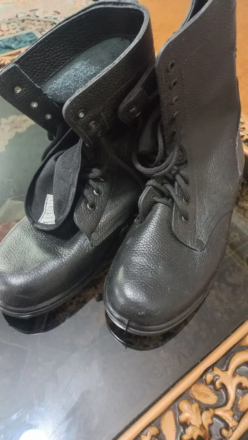 پوتین|کیف، کفش، کمربند|دورود, |دیوار