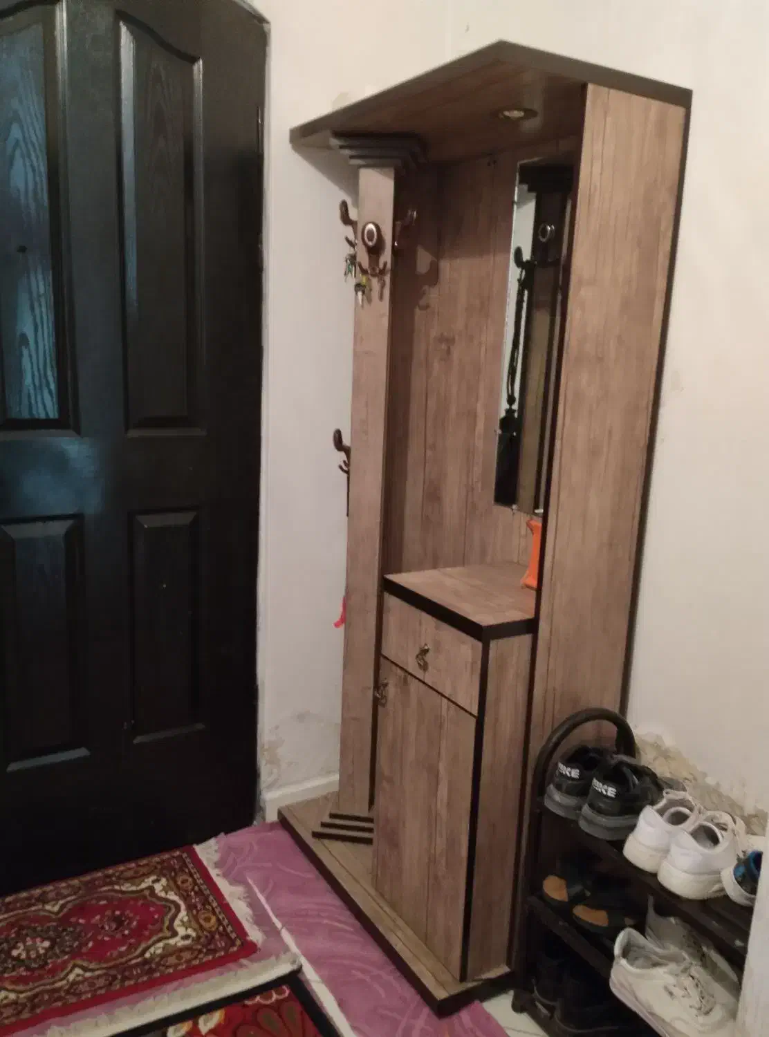 جاکفشی|جاکفشی، کمد، دراور|گلبهار, شهر جدید گلبهار|دیوار