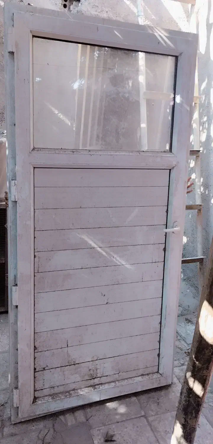 یک عدد درب پی وی سی، سالم و بدون شکستگی،|مصالح و تجهیزات ساختمان|ری, هاشمآباد|دیوار