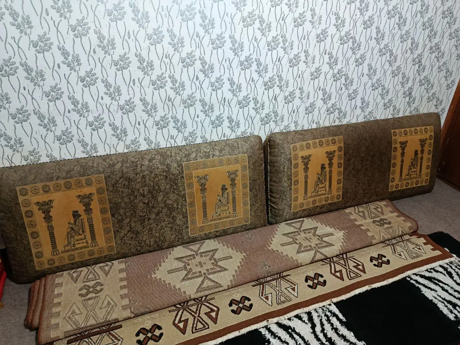 یک جفت پشتی|پشتی|اهواز, شهرک دانشگاه|دیوار