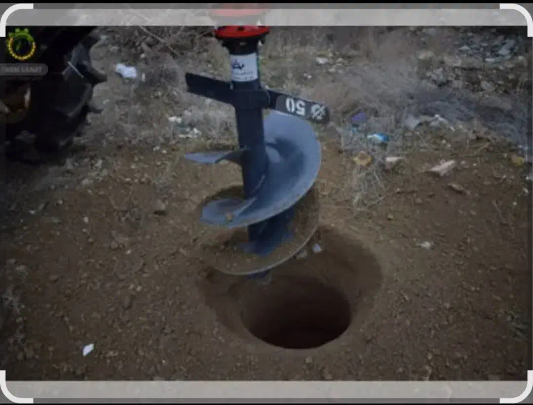 کندن چاله درخت بامته تراکتوری|خدمات باغبانی و درختکاری|گلپایگان, |دیوار