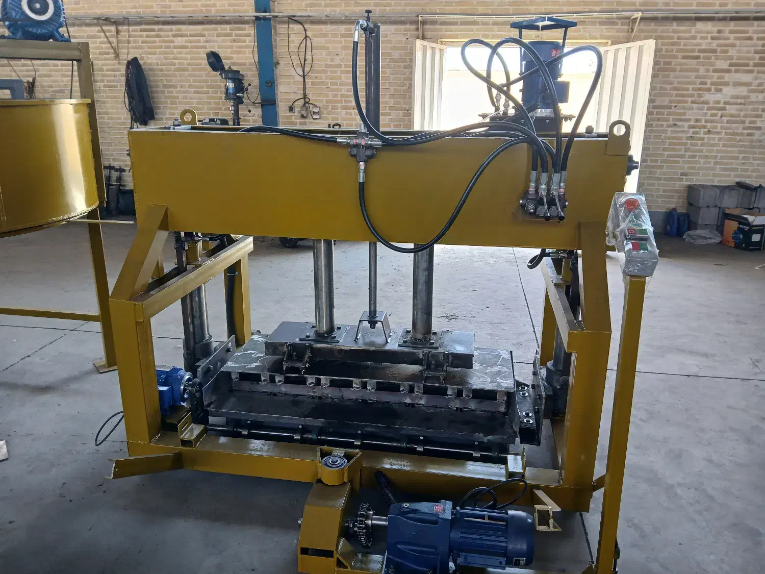 دستگاه بلوک زنی|ماشینآلات صنعتی|شهر بابک, |دیوار