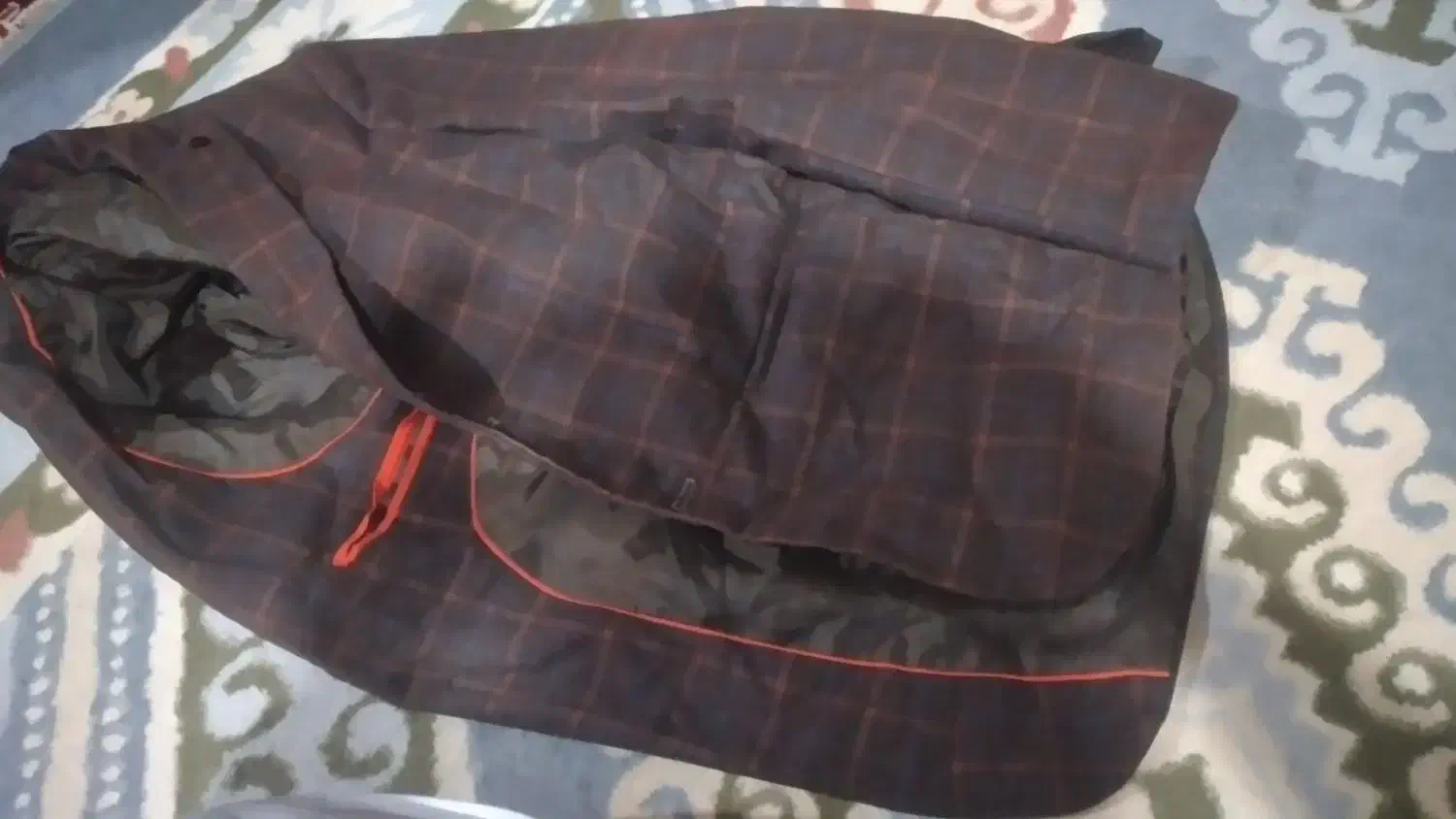 کاپشن میرجاوه|لباس|میرجاوه, |دیوار