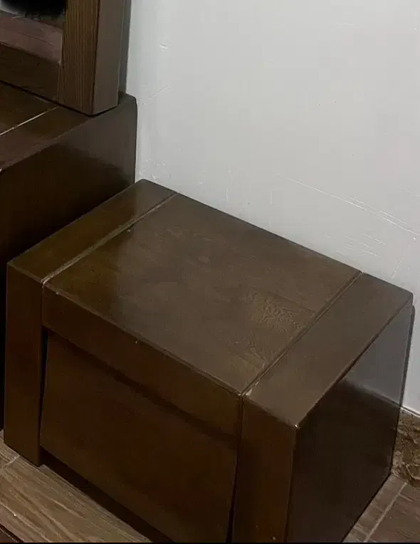 دراور و کنار تختی|جاکفشی، کمد، دراور|بابل, |دیوار
