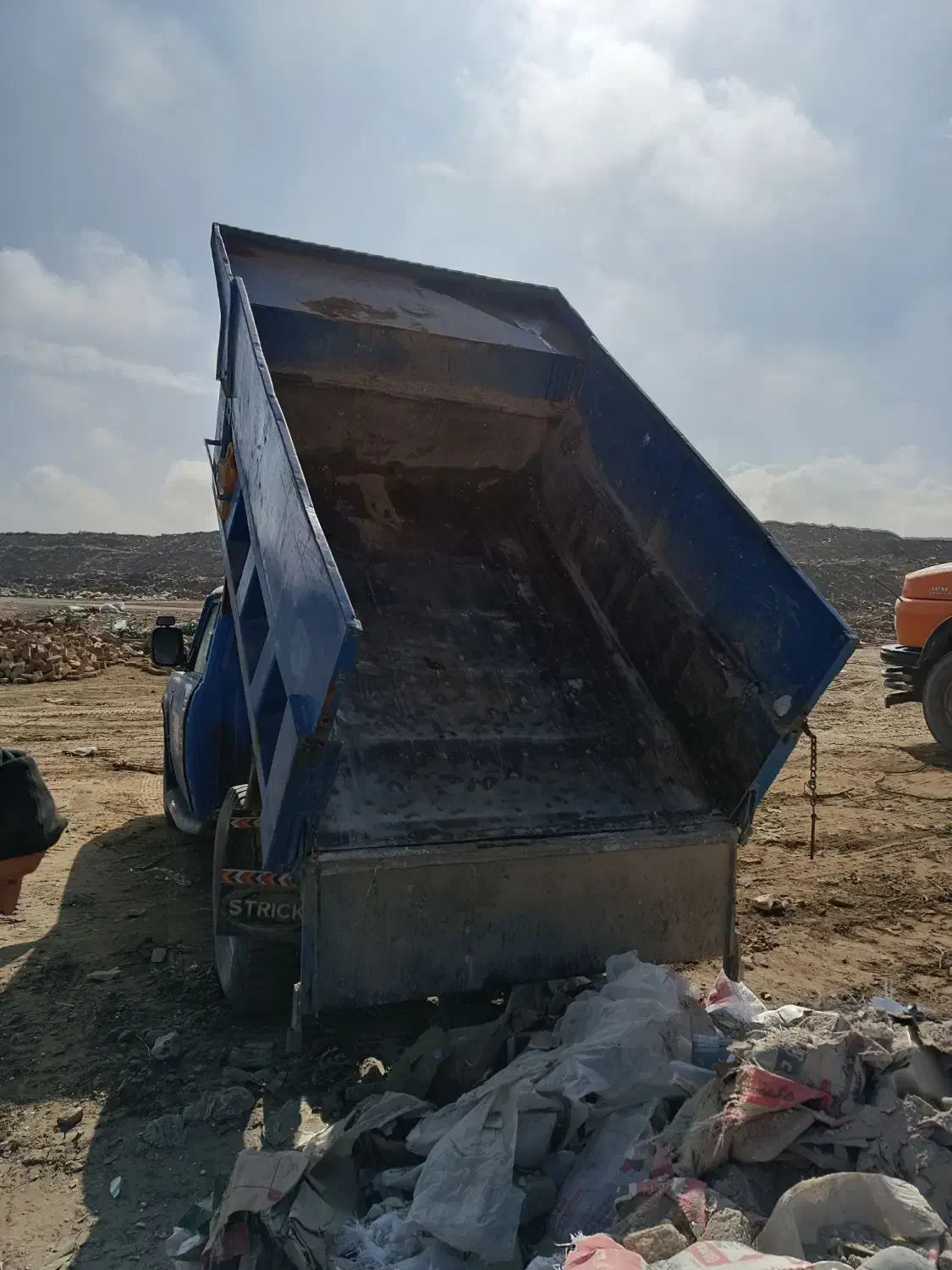 حمل نخاله ساختمانی با نیسان کمپرسی|خدمات حمل و نقل|همدان, |دیوار