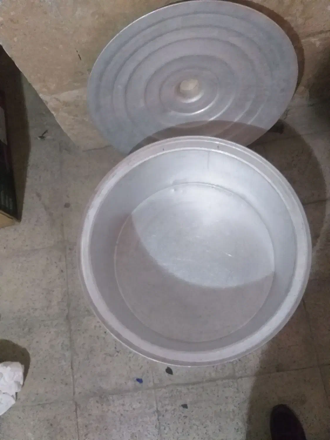 قابلمه روحی و وان بزرگ قیمت مقطوع است|ظروف پختوپز|بومهن, |دیوار