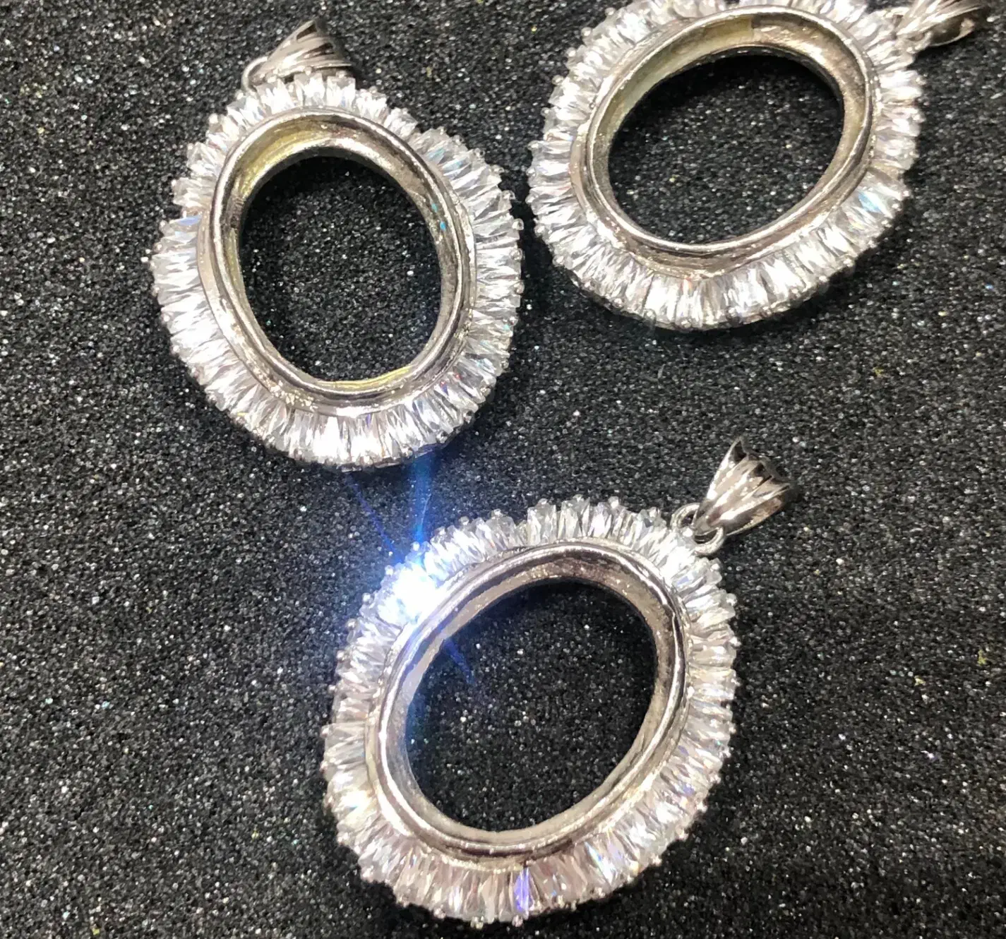 مدال نقره|جواهرات|تهران, نیروی هوایی (پیروزی)|دیوار