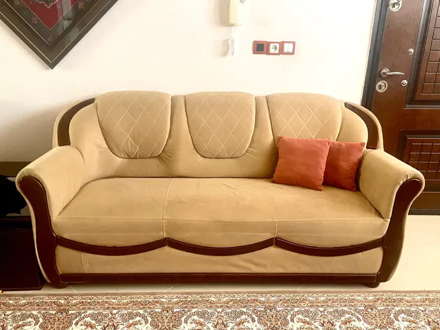 مبل راحتی سالم و تمیز|مبلمان خانگی و میز عسلی|قائن, |دیوار