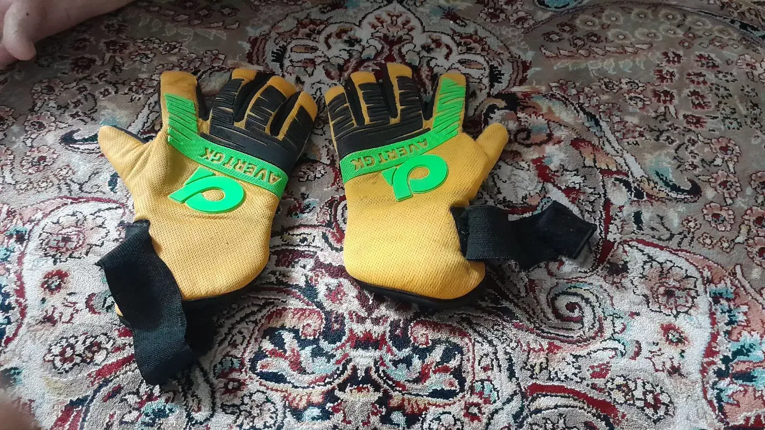 دستکش دروازه بانی|تجهیزات ورزشی|آران و بیدگل, |دیوار