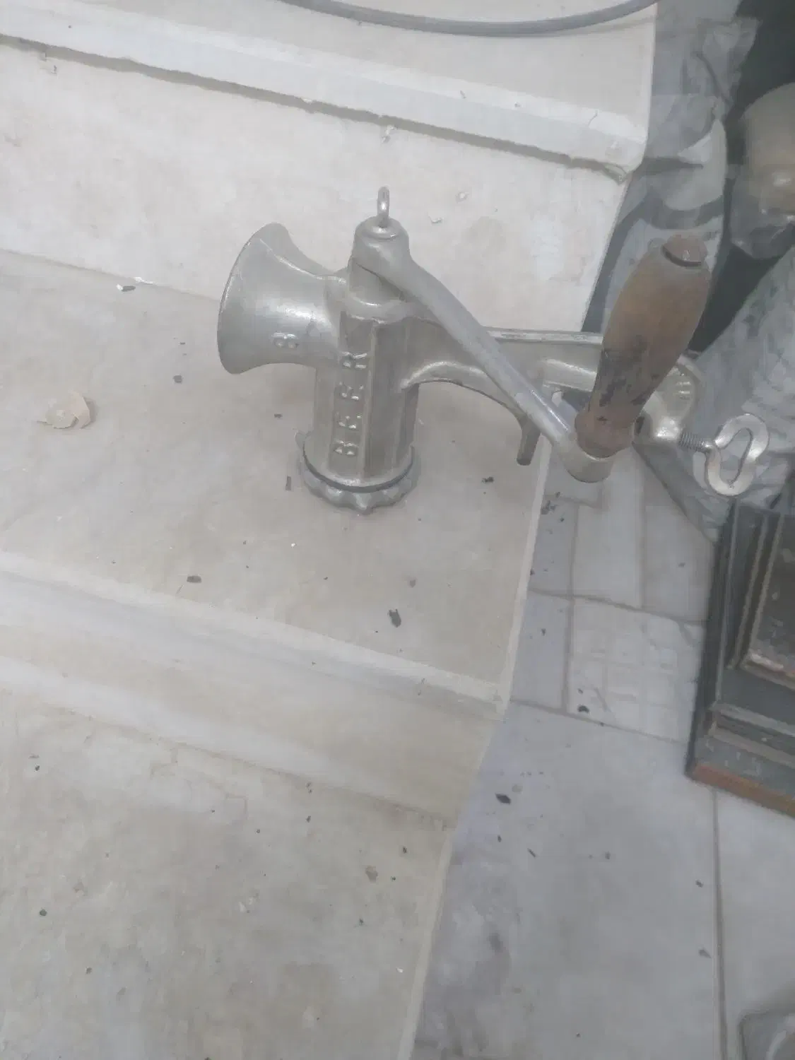 باسلام.|کلکسیون اشیاء عتیقه|یزد, |دیوار