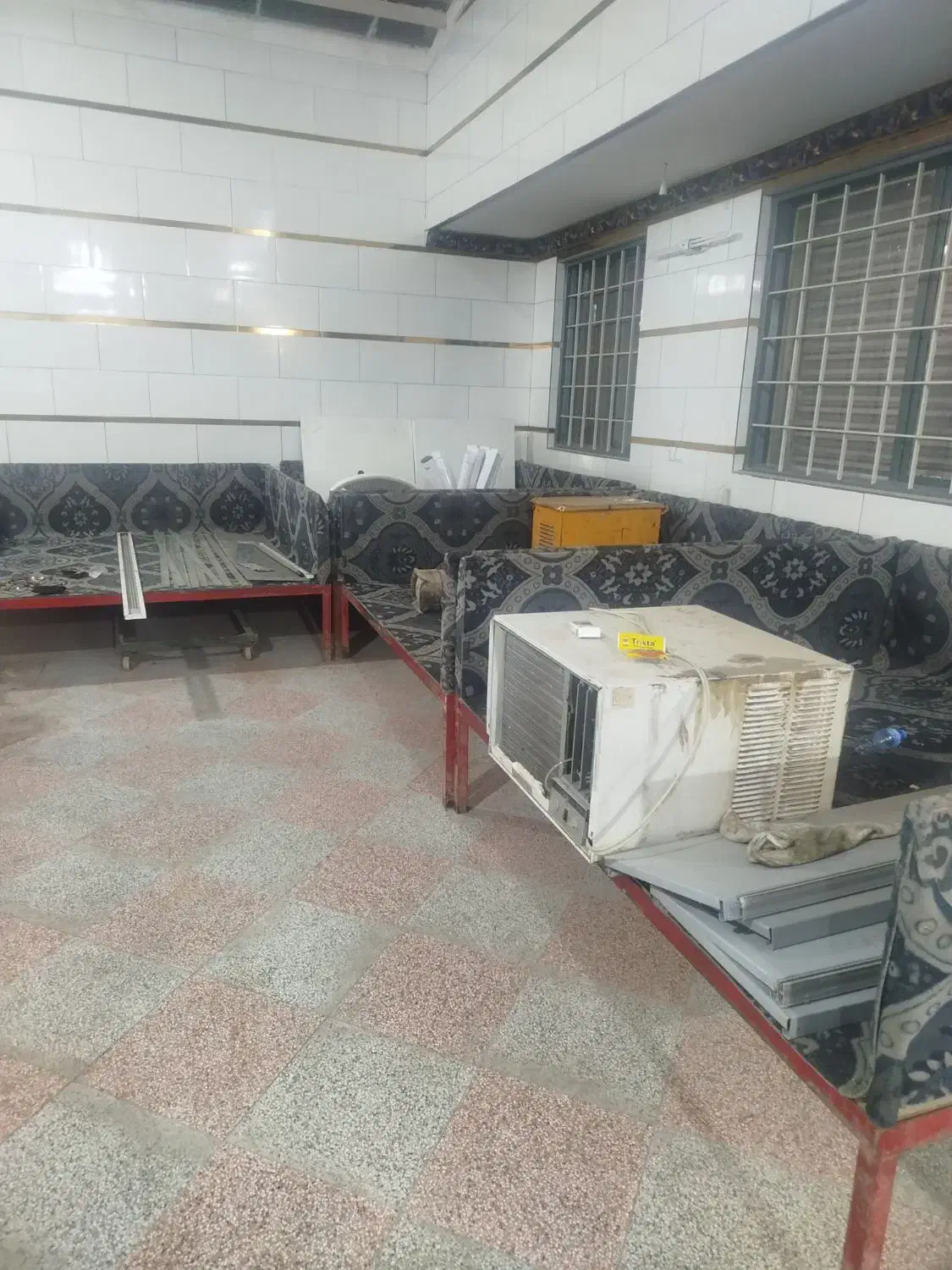 تخت مخصوص کافه رستوران باغ ویلا|میز و صندلی غذاخوری|خسروشاه, |دیوار