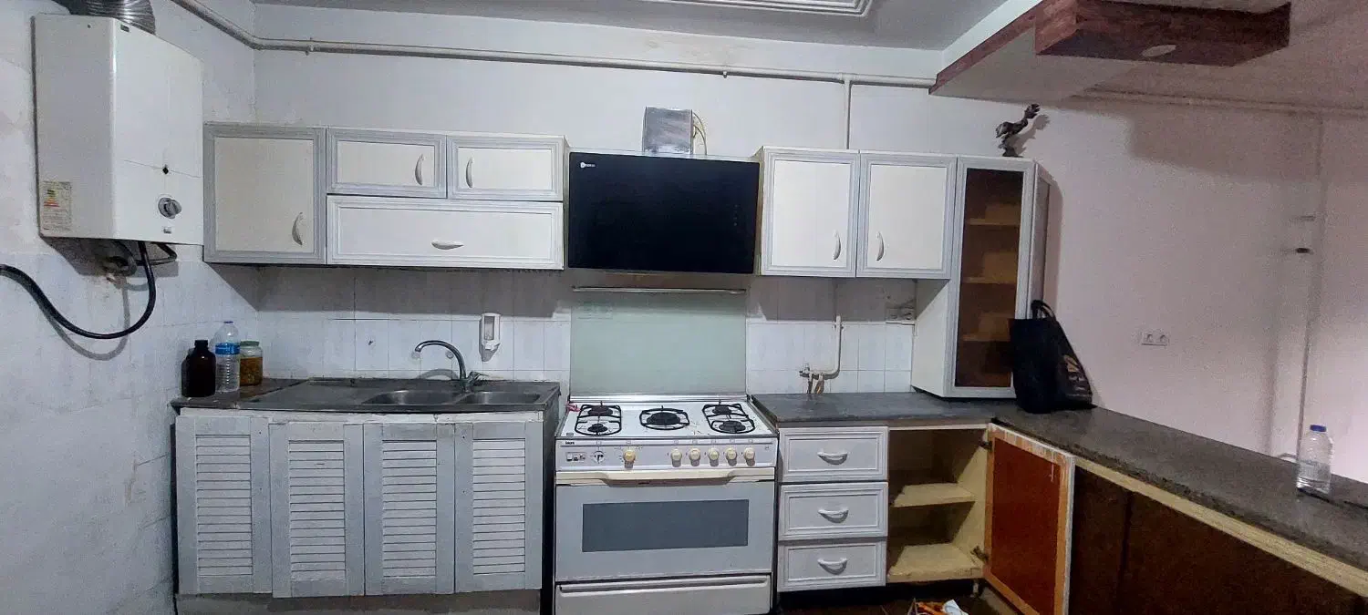 هود سالم|هود|رشت, فلسطین|دیوار