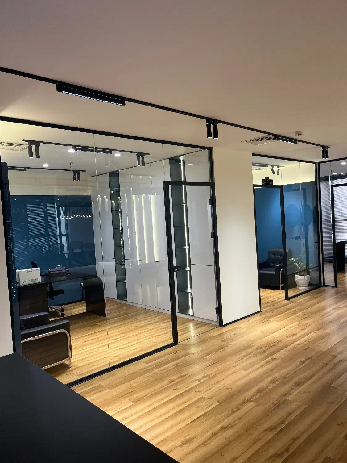 اجرای درب اتوماتیککرکره برقیسکوریتپارتیشن شیشه|خدمات پیشه و مهارت|جاسک, |دیوار