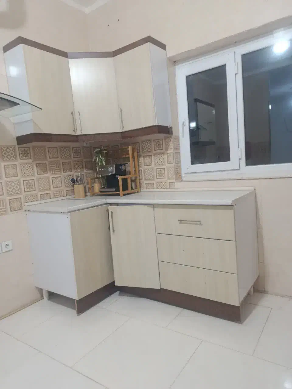 پارکینگ و کابینت|کتابخانه، شلف، قفسههای دیواری|بندرلنگه, |دیوار