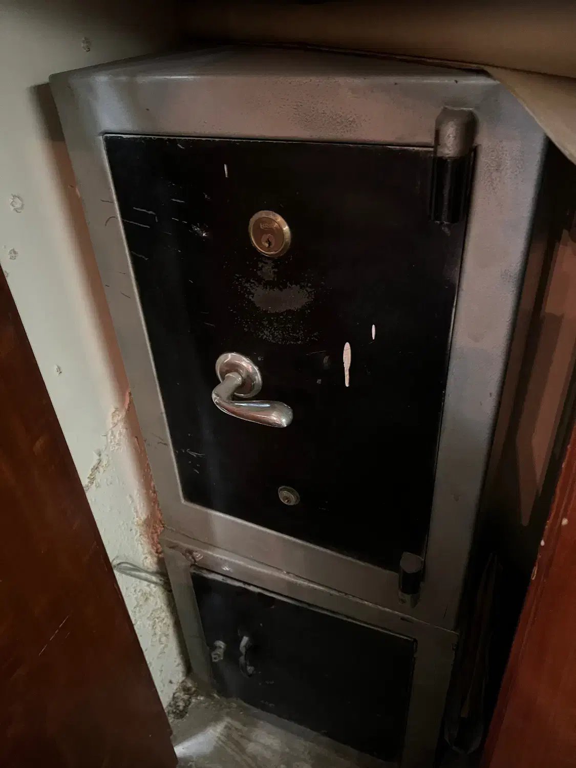 گاو صندوق ۲طبقه|ابزارآلات|تهران, فلسطین (میدان انقلاب)|دیوار