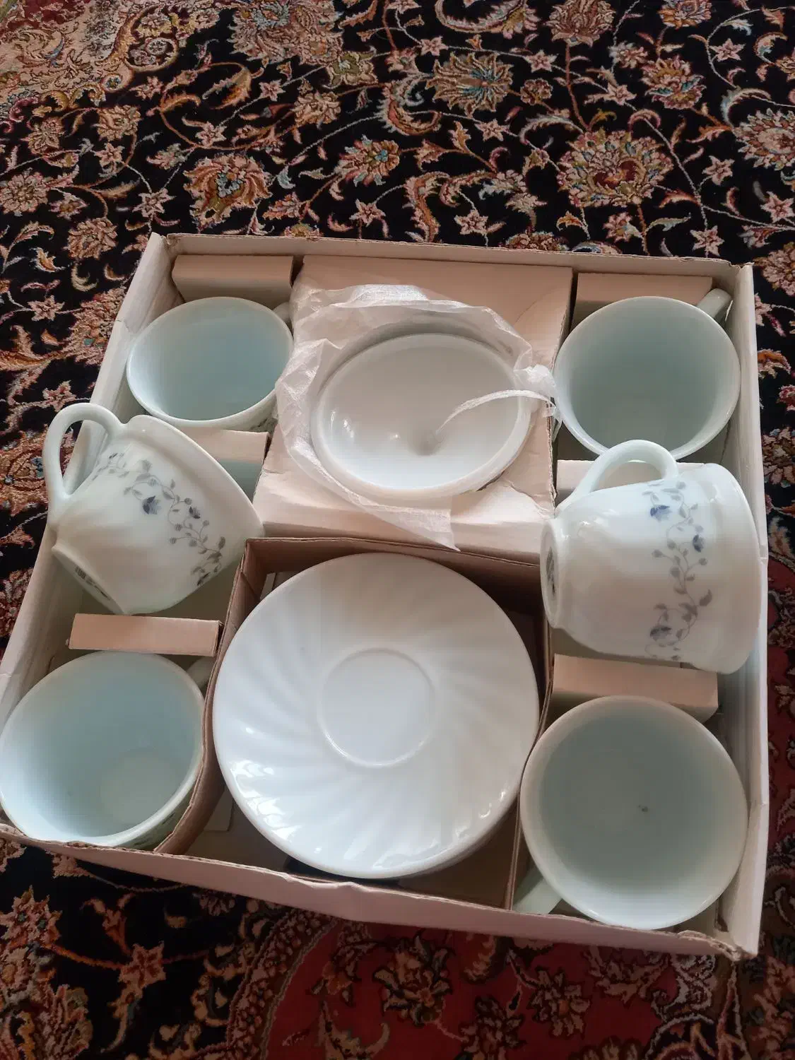 فروش دو دست فنجان و قند دان|ظروف سرو و پذیرایی|صدرا-فارس, فاز ۲|دیوار