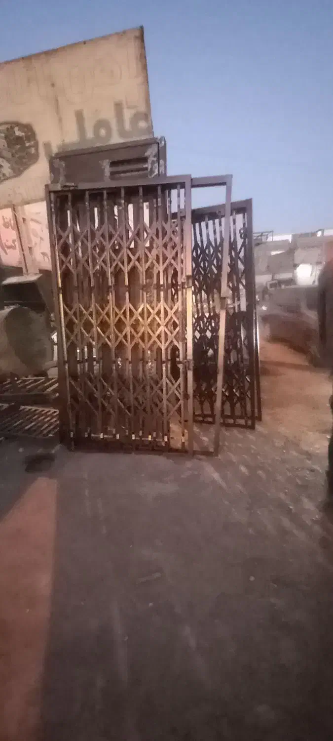 حفاظ درب / اکاردئونی/نرده بالکن و پنجره/نصب در محل|مصالح و تجهیزات ساختمان|پرند, فاز ۴|دیوار