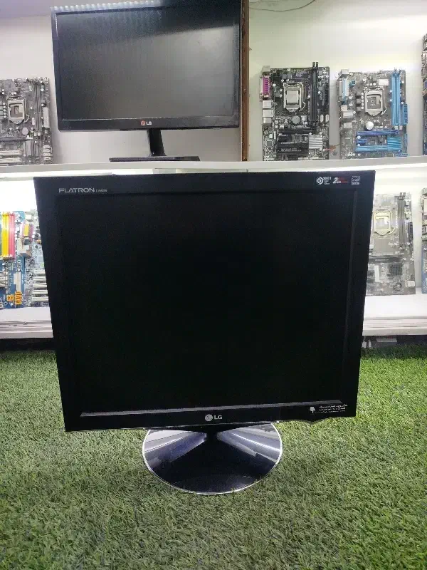 مانیتور 19 اینچ ال ای دی|قطعات و لوازم جانبی رایانه|ورامین, خیر آباد|دیوار