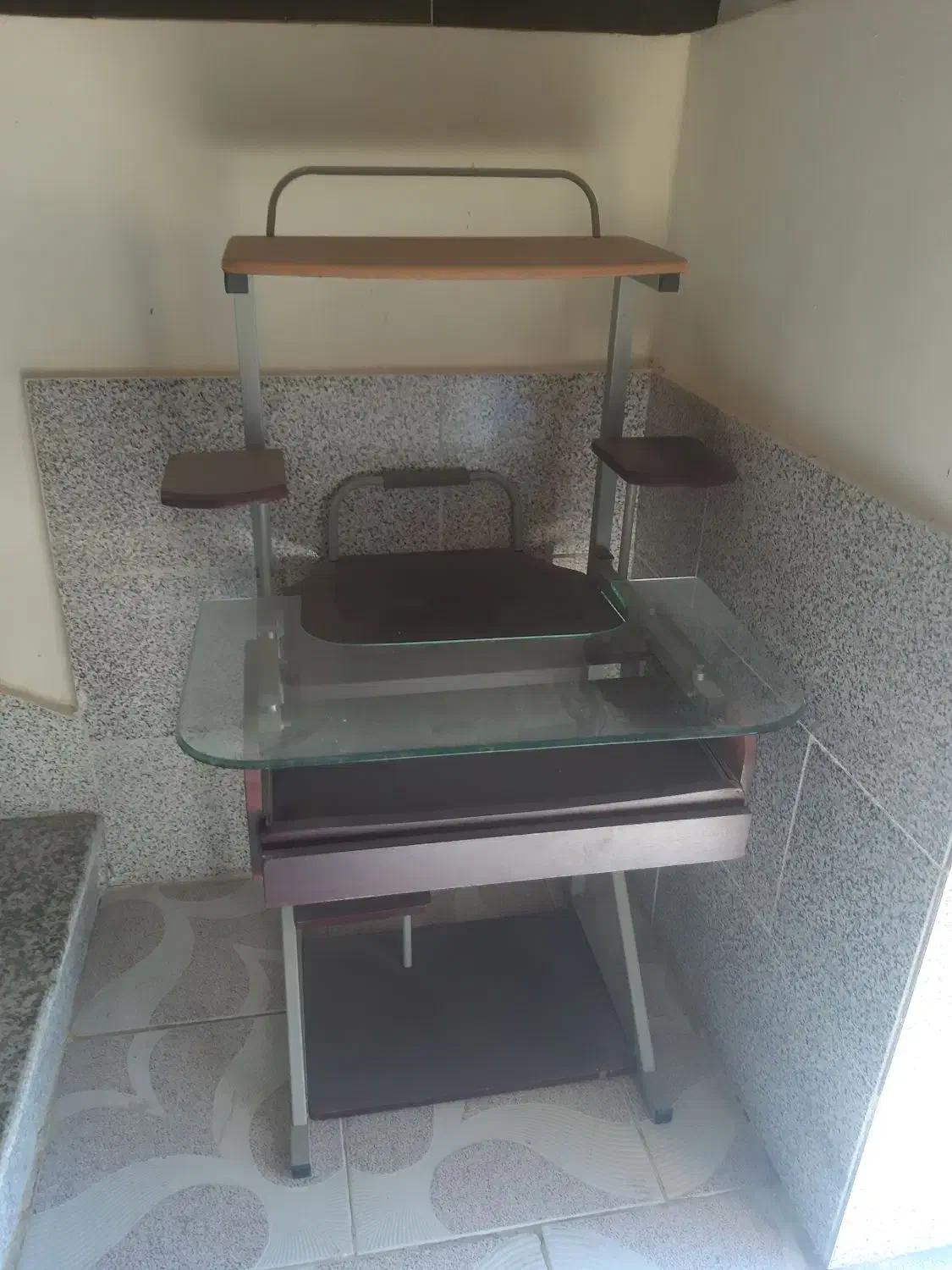 میز کامپیوتر|میز تحریر و کامپیوتر|فیروزآباد (فارس), |دیوار