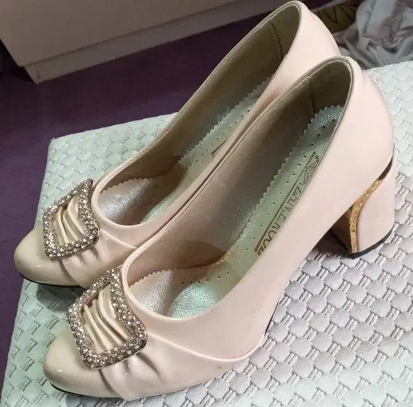 کفش مجلسی|کیف، کفش، کمربند|خان ببین, |دیوار