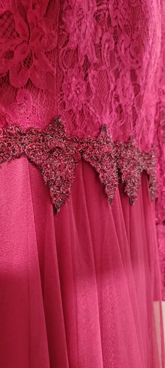 پیراهن مجلسی|لباس|ری, شهادت|دیوار