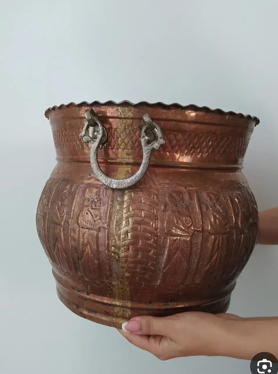 گلدان مسی بزرگ|کلکسیون اشیاء عتیقه|ری, ولی آباد|دیوار