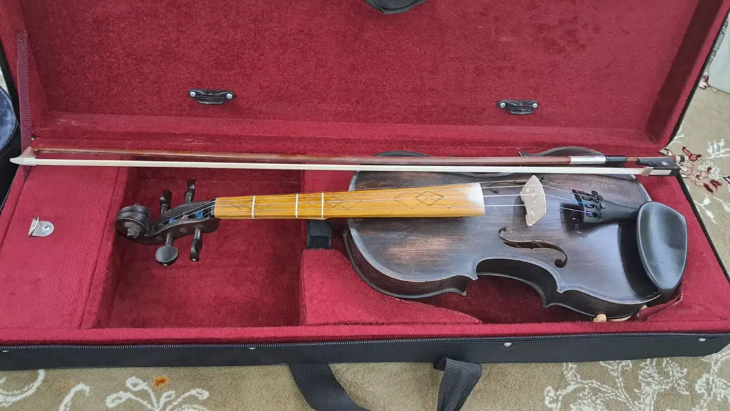 ویوولن اهورا|ویولن|بوشهر, |دیوار