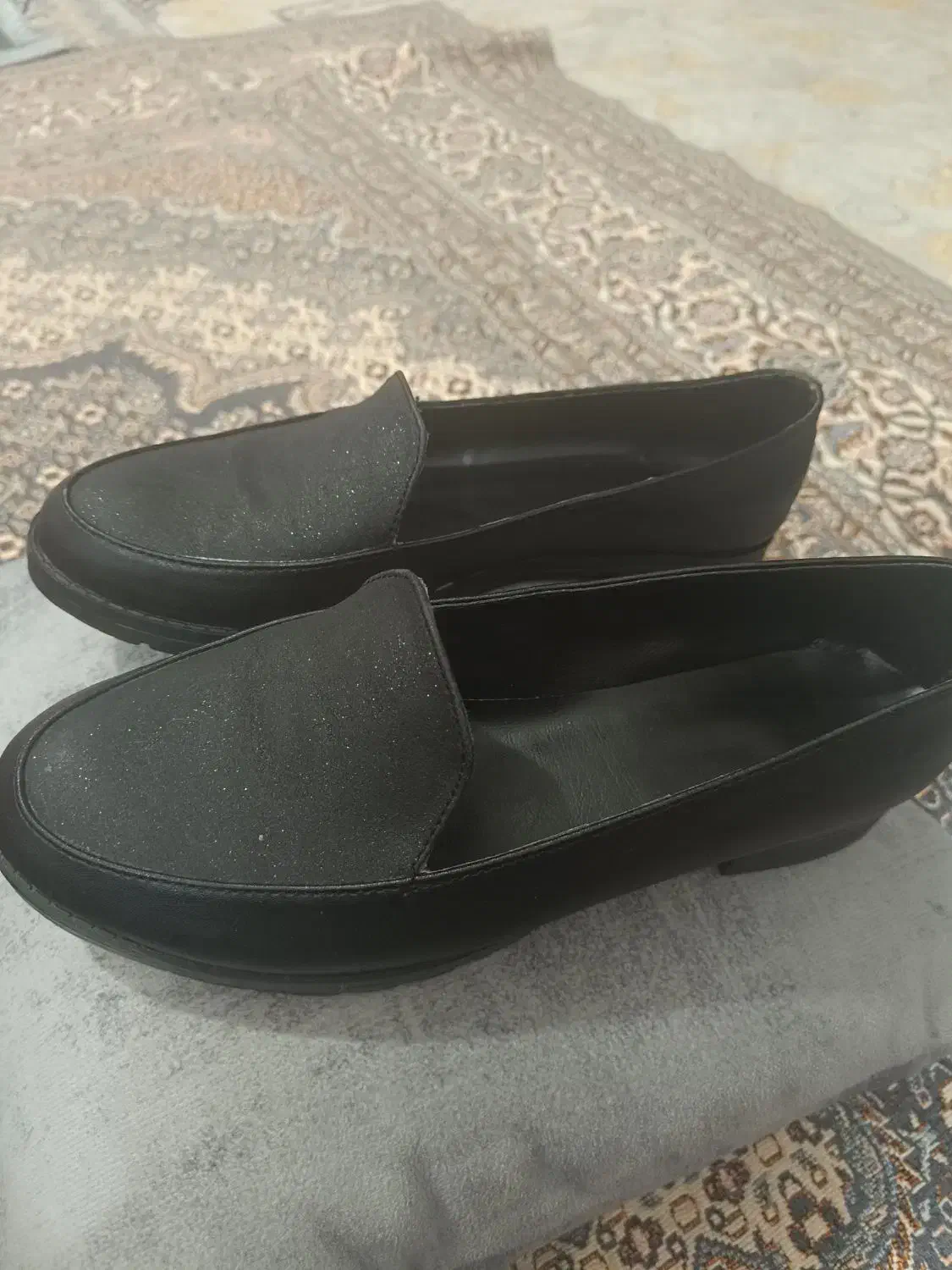 کفش نو|کیف، کفش، کمربند|بم, |دیوار